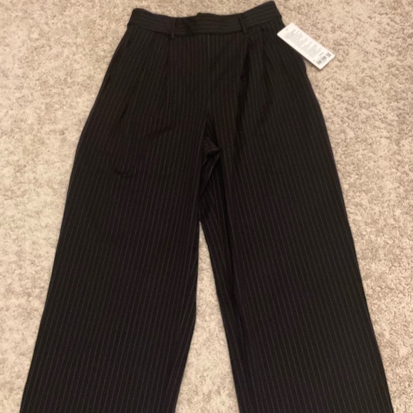 LULULEMON DAYDRIFT HIGH-RISE WIDE-LEG TROUSER. SIZE M. COLOR: BLACK/IVORY. - Picture 1 of 10